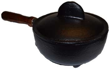 3 1/2" Cast iron cauldron w/ lid & handle