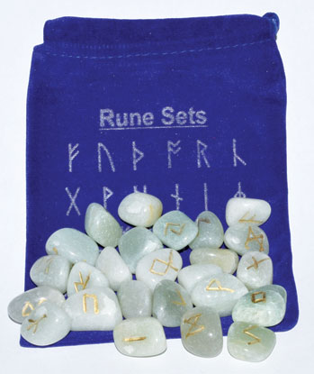 Green aventurine rune set